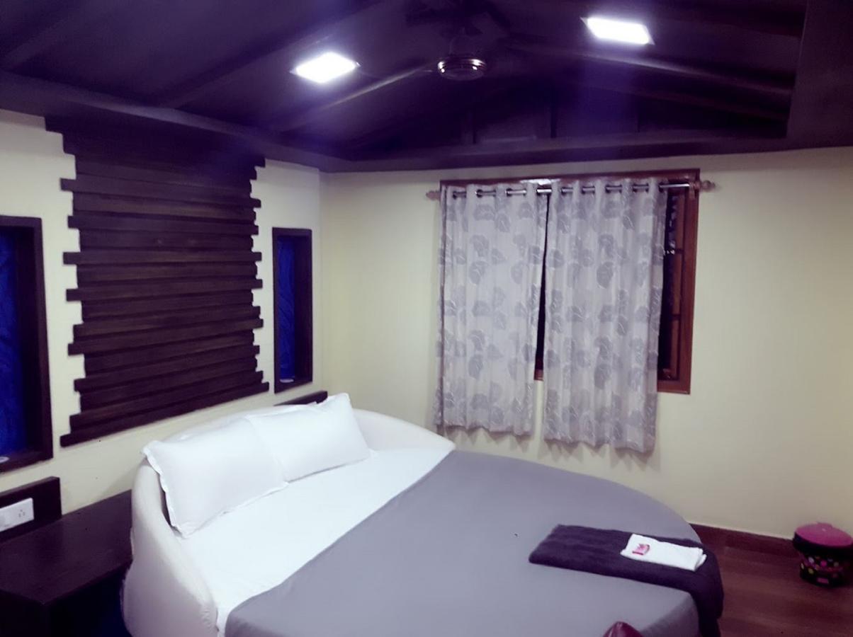 Hotel Anandhiram Heritage Karaikal Kültér fotó