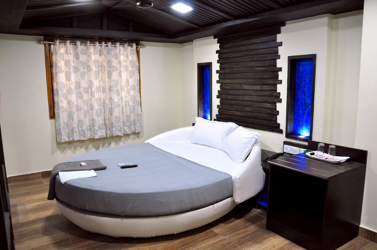 Hotel Anandhiram Heritage Karaikal Kültér fotó