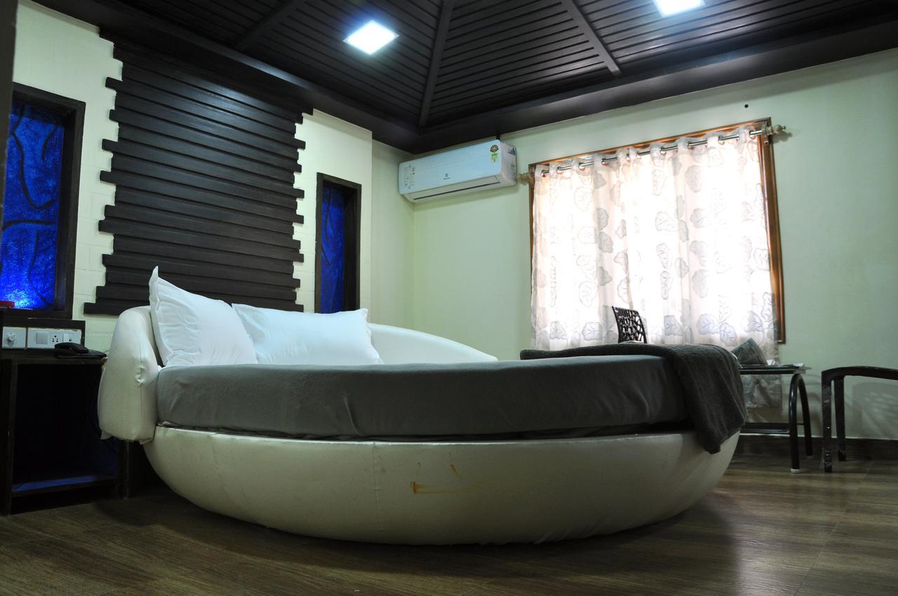 Hotel Anandhiram Heritage Karaikal Kültér fotó